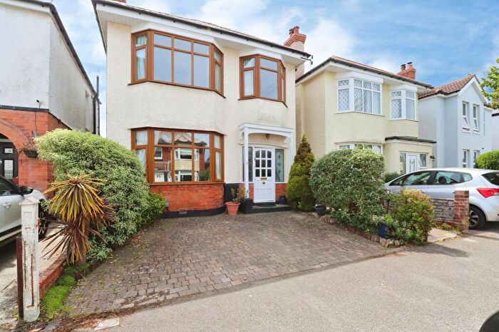 3 Bedroom Detached House For Sale In Fenton Road, Bournemouth, BH6