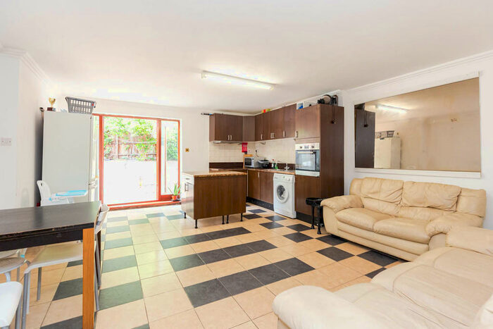 4 Bedroom Terraced House To Rent In Campsfield Road, Crouch End, N8