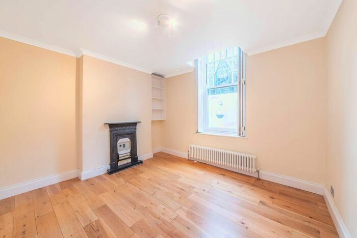 2 Bedroom Flat To Rent In Heath Street, Hampstead, London, NW3