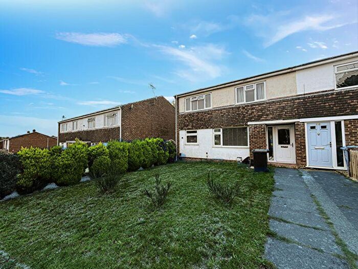 2 Bedroom Flat For Sale In Winston Avenue, Branksome, Poole, BH12