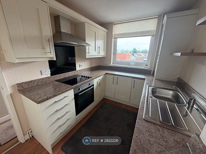 2 Bedroom Flat To Rent In Capstan Road, Hull, HU6