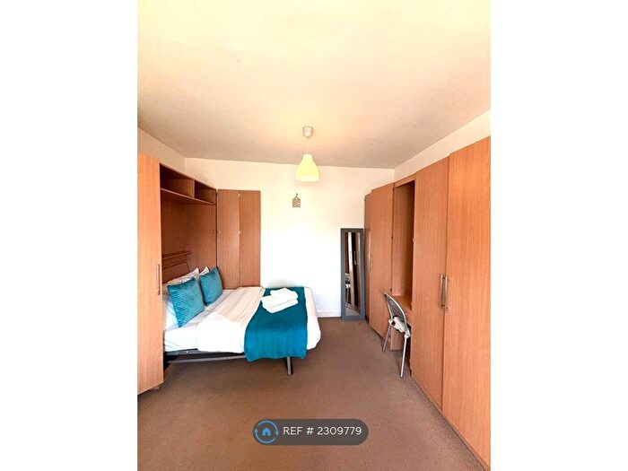 1 Bedroom Flat To Rent In Hammersmith Grove, London, W6
