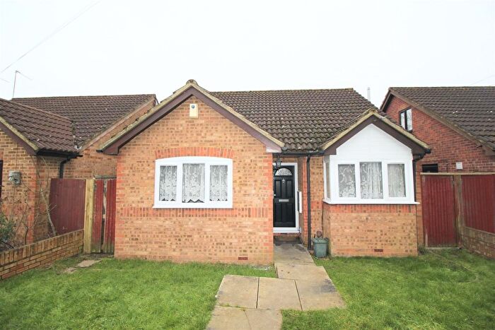 4 Bedroom Detached Bungalow To Rent In Victoria Close, Hayes, UB3