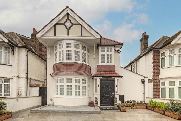 5 Bedroom Property To Rent In Popes Lane, London, W5