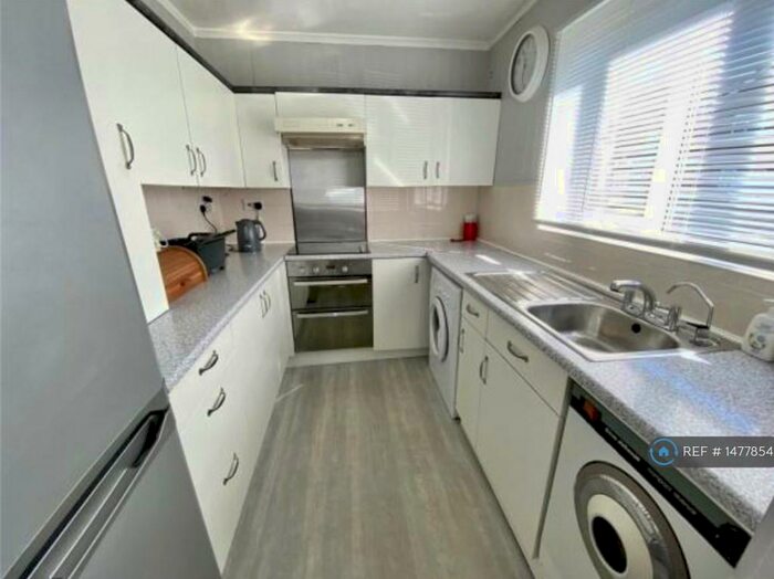 2 Bedroom Flat To Rent In Lloyd Road, Manchester, M19