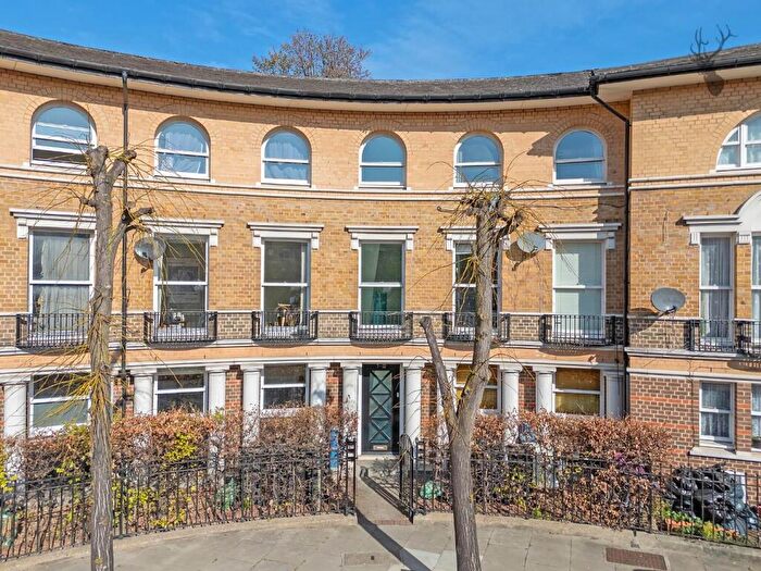 2 Bedroom Apartment To Rent In Mothers Square, Hackney, E5