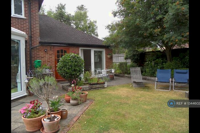 Studio To Rent In Greenways, Fleet, GU52