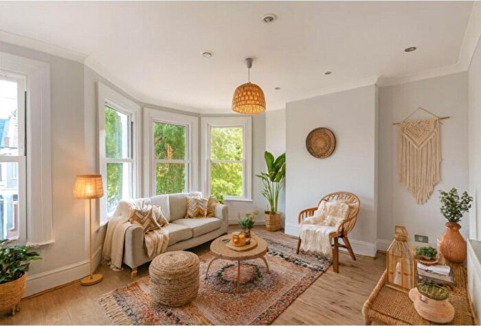 2 Bedroom Apartment For Sale In Dongola Road, London, N17