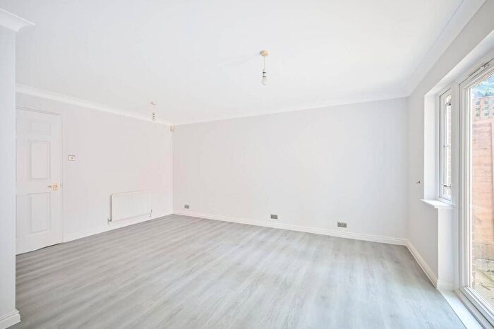2 Bedroom End Of Terrace House To Rent In Autumn Drive, Sutton, SM2