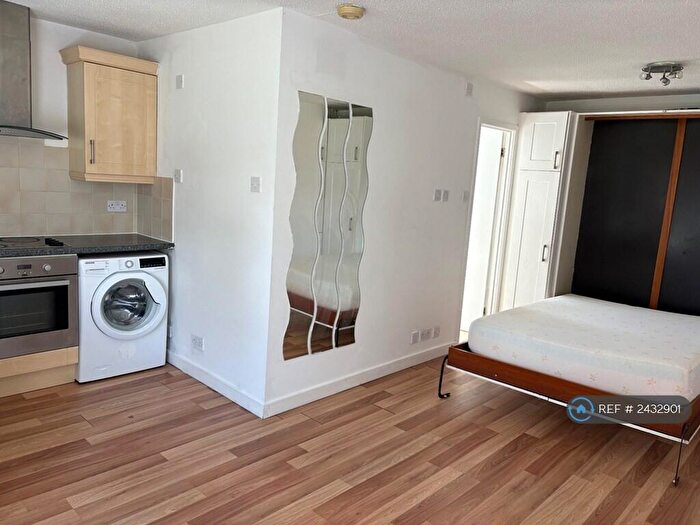 Studio To Rent In Danebridge Crescent, Derby, DE21