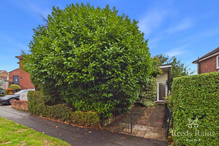 3 Bedroom Semi Detached House For Sale In Stanwood Avenue, Sheffield, S6