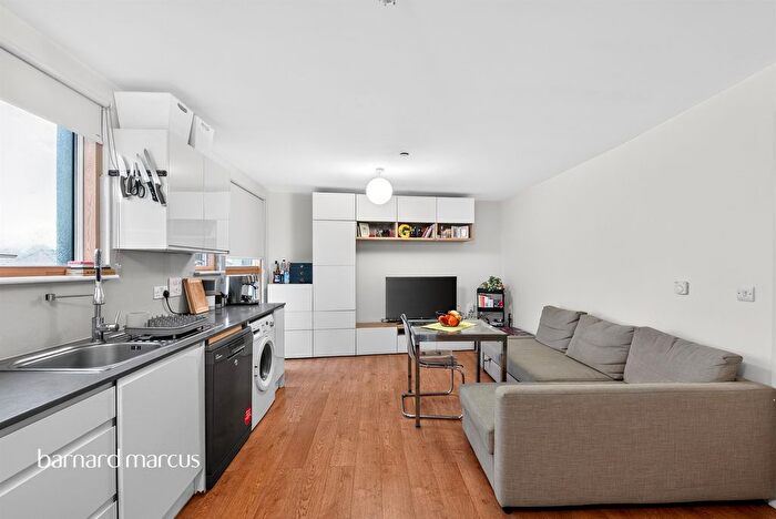 1 Bedroom Flat For Sale In Garratt Lane, London, SW17