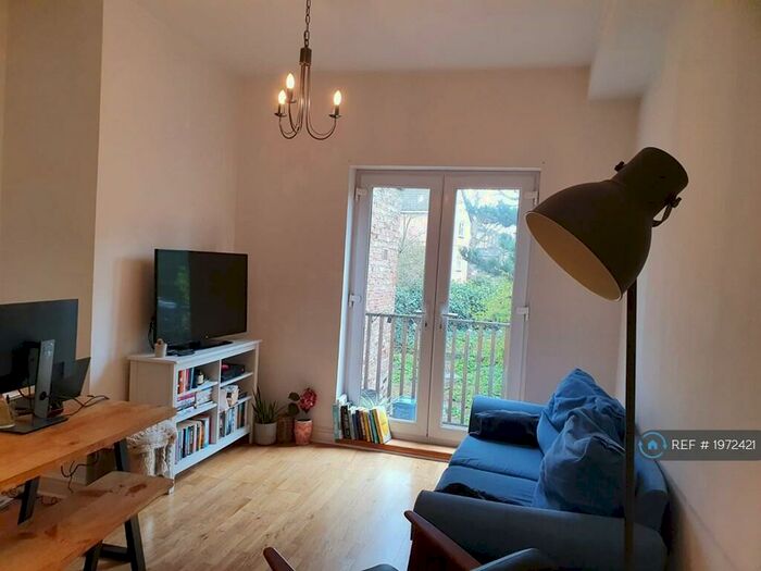 2 Bedroom Flat To Rent In Downs Rd, London, E5
