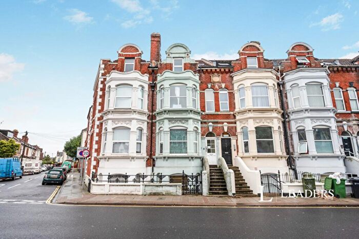 2 Bedroom Flat To Rent In Victoria Road North, Southsea, PO5