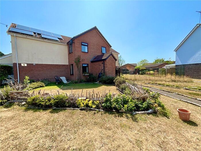 1 Bedroom Terraced House For Sale In Vetch Close, Highcliffe, Dorset, BH23