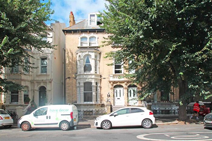 1 Bedroom Flat For Sale In Tisbury Road, Hove, BN3