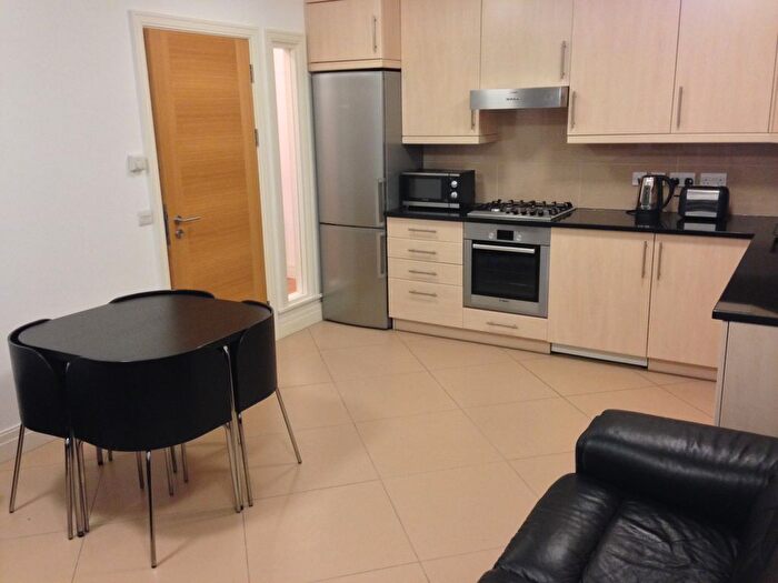 2 Bedroom Flat To Rent In Mattock Lane, London, W5