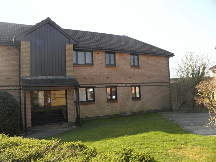 2 Bedroom Flat To Rent In Bornedene, Potters Bar, EN6