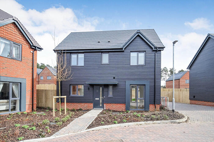 3 Bedroom Detached House To Rent In Hunt Way, Crowthorne, RG45