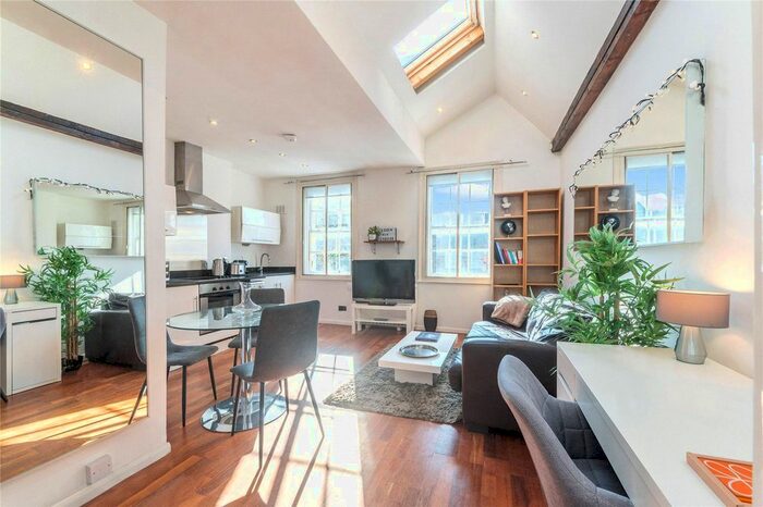 1 Bedroom Flat To Rent In Canonbury Road, London, N1