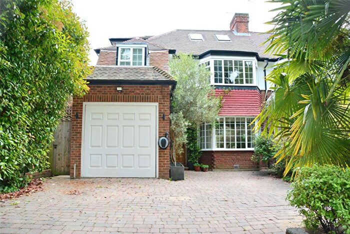 4 Bedroom Semi-Detached House To Rent In Brookway, London, SE3