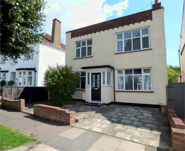 3 Bedroom Apartment To Rent In Marine Avenue, Leigh On Sea, Leigh On Sea, SS9