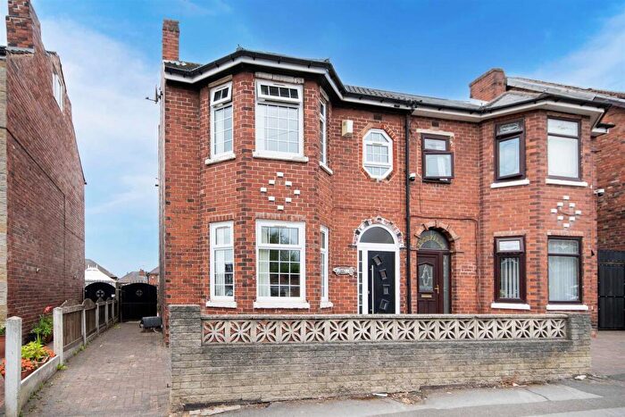 4 Bedroom Semi-Detached House For Sale In Oxford Street, Rotherham, S65