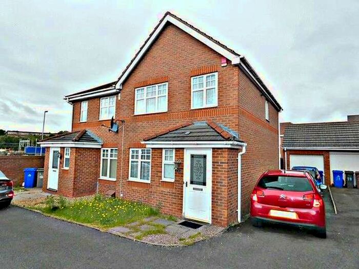 3 Bedroom Semi-Detached House To Rent In Lakeside Close, Etruria, Stoke On Trent, ST1