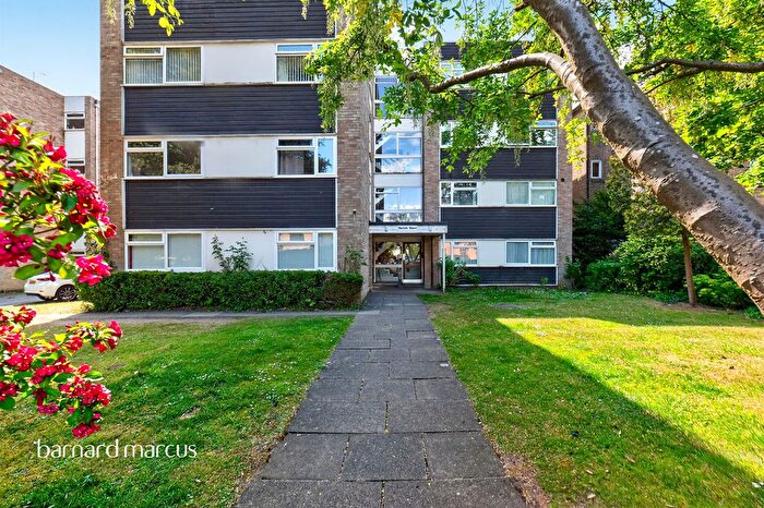 2 Bedroom Flat For Sale In The Avenue, Surbiton, KT5