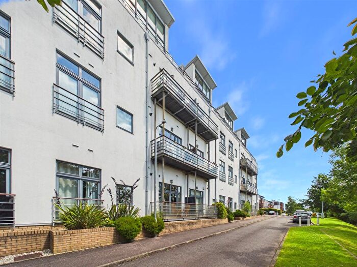 2 Bedroom Flat For Sale In Southbrae Gardens, Glasgow, G13