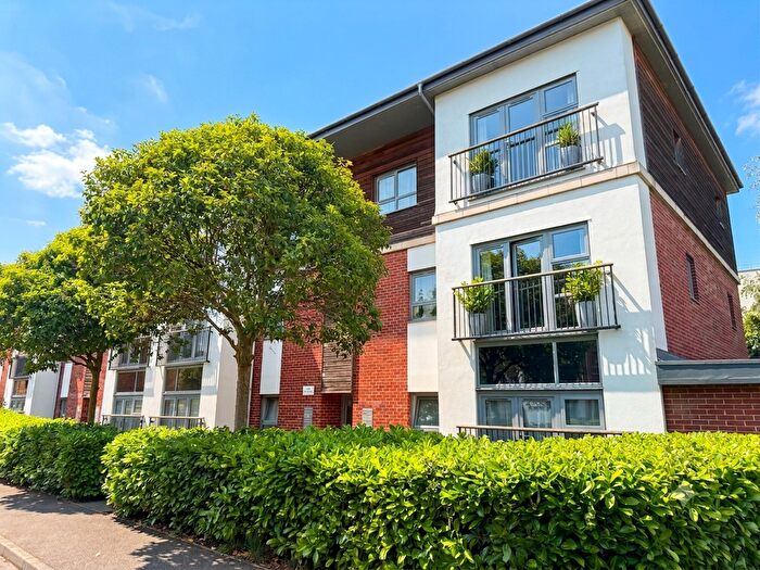 2 Bedroom Flat To Rent In Riverside Close, Romford, RM1
