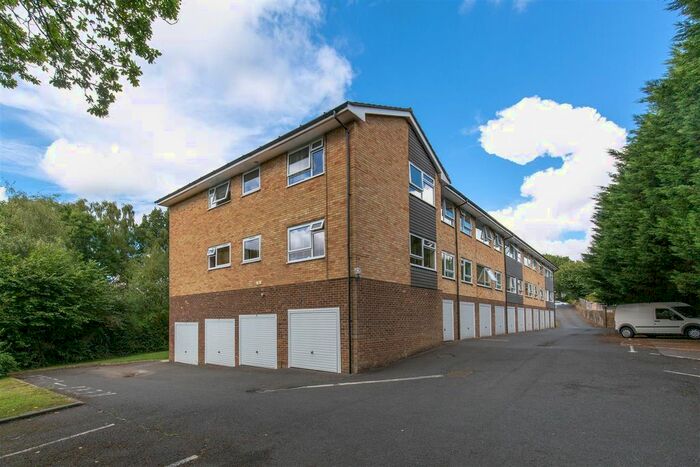 2 Bedroom Flat To Rent In Streatfield Road, Heathfield TN21