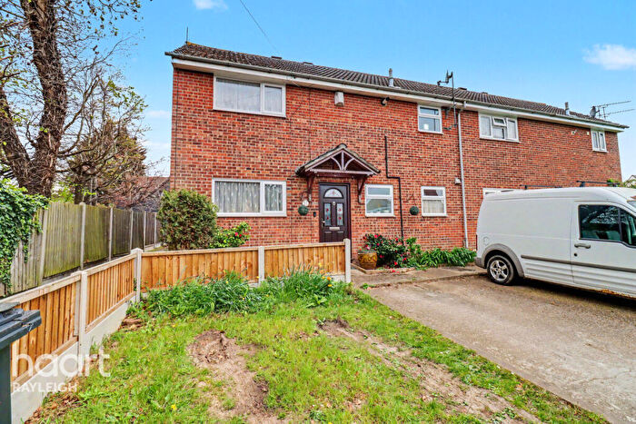 3 Bedroom Semi Detached House For Sale In Hartford Close, Rayleigh, SS6