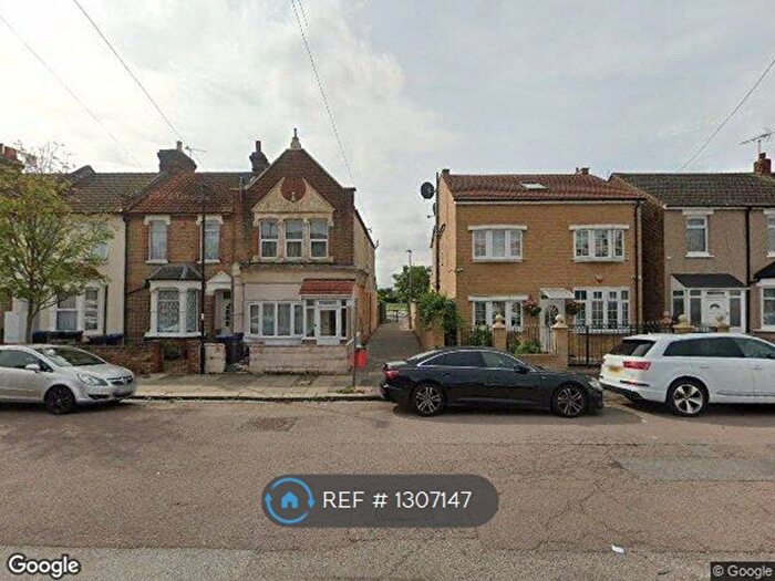 2 Bedroom Flat To Rent In Beaconsfield Road, Enfield, EN3