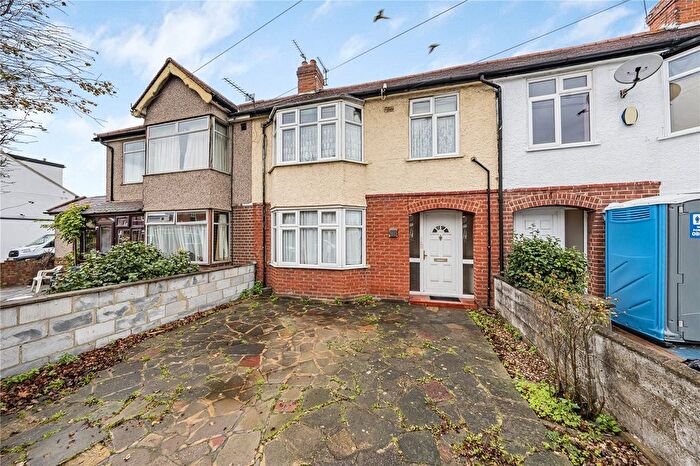 3 Bedroom Semi Detached House For Sale In Worple Road, Middlesex, TW7