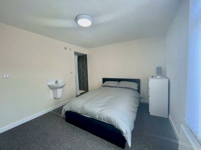 1 Bedroom House Of Multiple Occupation To Rent In Lawn Street, Heaton, Bolton, Lancashire. ** Double Room In A Professional House Share **, BL1