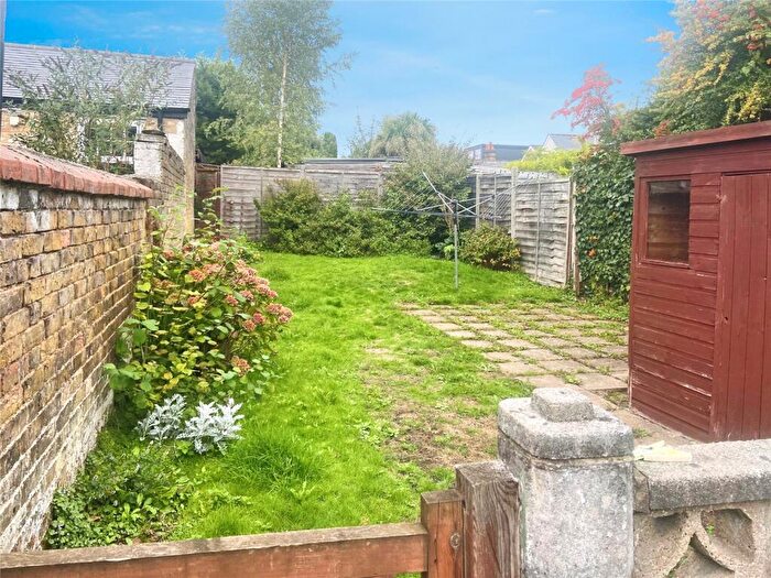 1 Bedroom Flat For Sale In Douglas Road, Surbiton, KT6