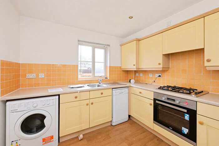 2 Bedroom Flat For Sale In Collett Road, Ware, SG12