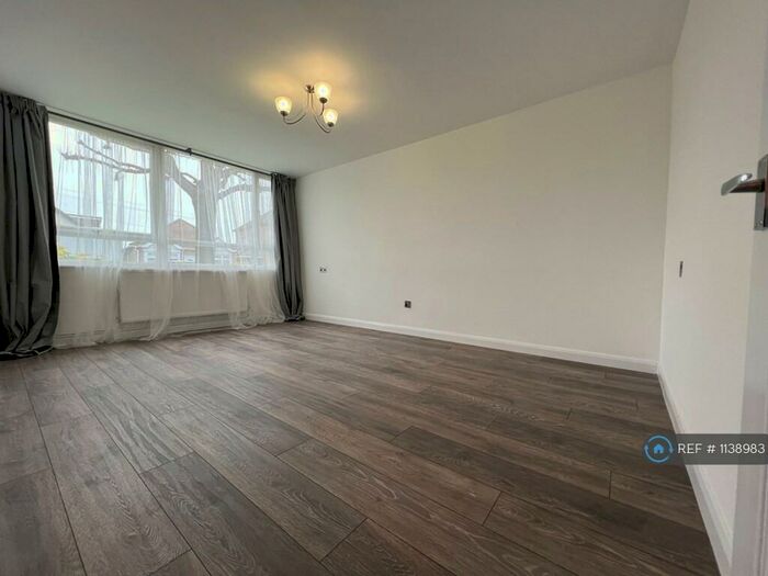 1 Bedroom Flat To Rent In Lower Mardyke Avenue, Rainham, RM13