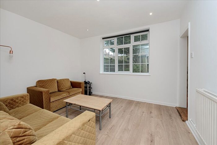 4 Bedroom Property For Sale In Cactus Road, Shepherd's Bush, W12