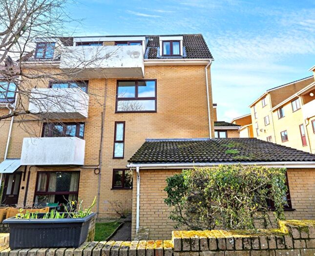 3 Bedroom Flat For Sale In Flat Sandown Heights, Frogmore, Fareham, PO14