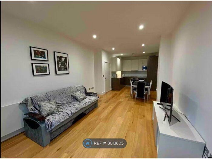 2 Bedroom Flat To Rent In Central House, Hounslow, TW3