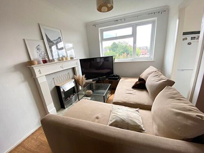 1 Bedroom Flat To Rent In Brookside Close, Old Stratford, Milton Keynes, MK19