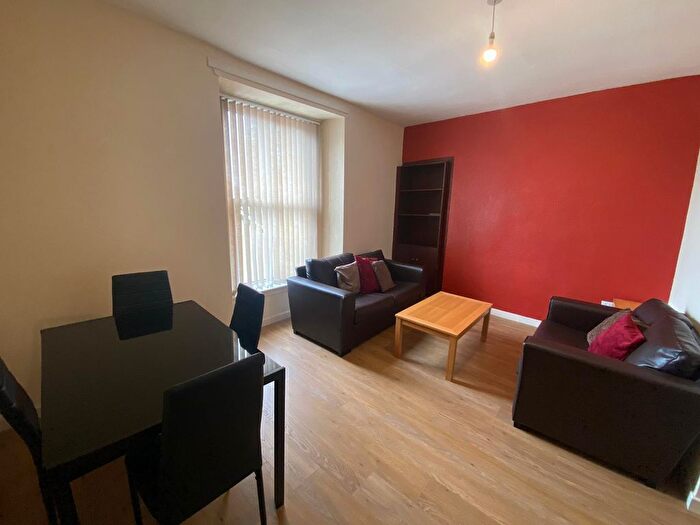 3 Bedroom Flat To Rent In D, Step Row, Dundee, DD2
