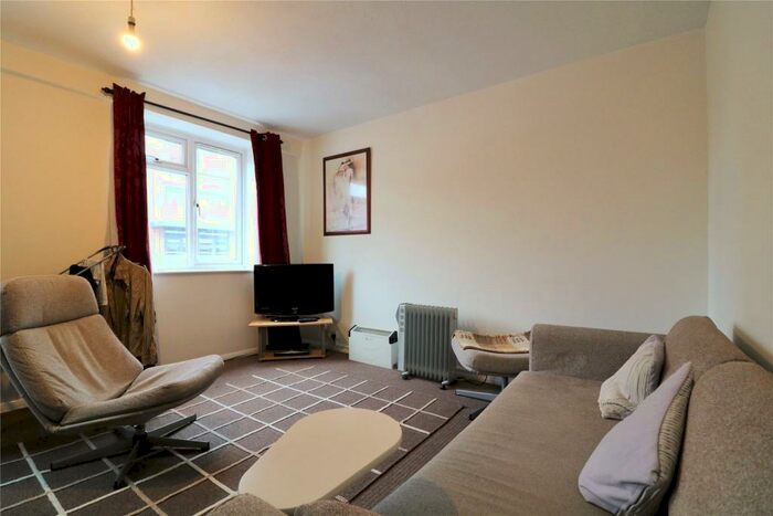 2 Bedroom Apartment To Rent In Glynwood House, Bridge Avenue, Maidenhead, Berkshire, SL6