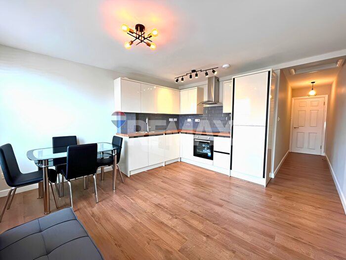 2 Bedroom Flat To Rent In Palmerston Road, Walthamstow, E17