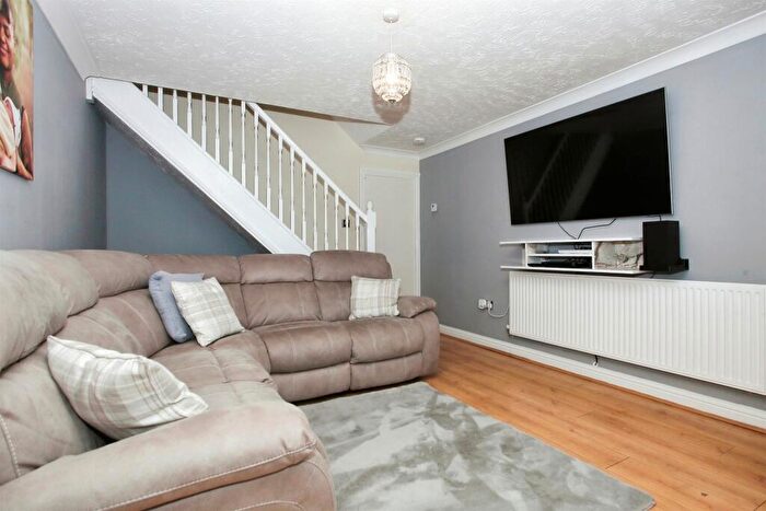 3 Bedroom Semi-Detached House For Sale In Meadenvale, Peterborough, PE1