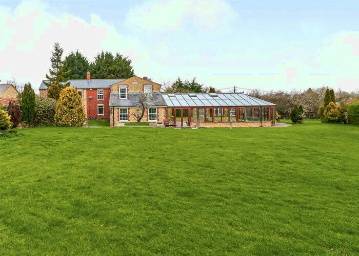 5 Bedroom Detached House For Sale In Hoggs Lane, Purton, SN5