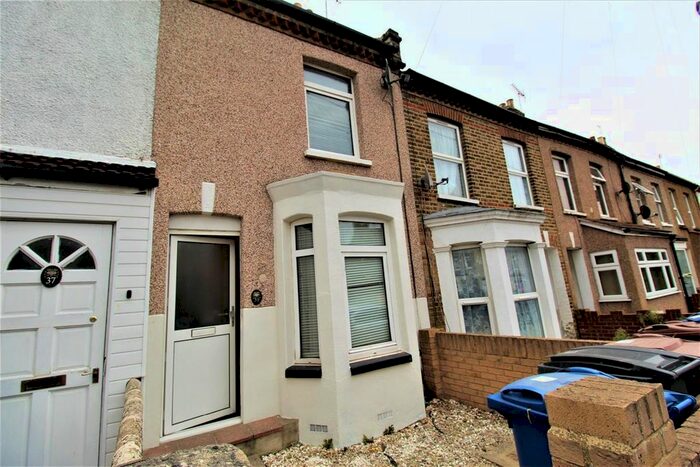 2 Bedroom Terraced House To Rent In Grove Road, Grays, RM17