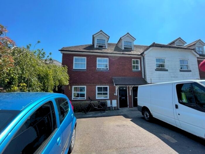 1 Bedroom Flat To Rent In Hempstead Road, Uckfield, TN22